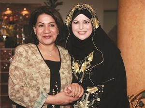 عبير الجندي مع الفنانة القديرة سعاد عبدالله في غريب الدار