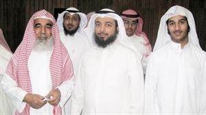 الشيخ خلف المطلق مع الزميل ضاري المطيري﻿