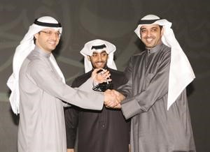الشيخ محمد العبدالله مكرما الزميل بركات الوقيان﻿