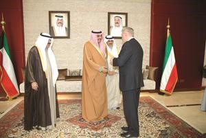 الشيخ صباح الخالد وخالد الجارالله في استقبال رؤساء البعثات الديبلوماسية﻿