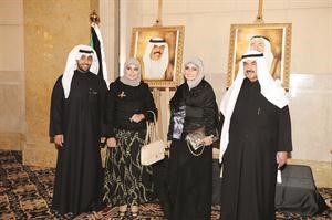  وصورة لهيلة ومها الخليفة مع سموه﻿
