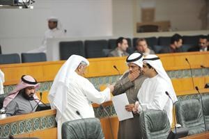 رياض العدساني ودخالد شخير مع شعيب المويزري ويبدو عبدالله البرغش
