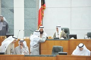 رئيس مجلس الامة احمد السعدون ونائبه خالد السلطان على المنصة يحدثهما الامين العام علام الكندري متين غوزال
