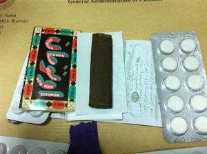 الحبوب المخدرة والحشيش المضبوط في المطار
