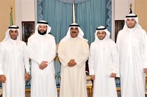 الشيخ مشعل الاحمد متوسطا حسام الخرافي والمهندسين﻿