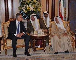 صاحب السمو الامير الشيخ صباح الاحمد مستقبلا توني بلير﻿