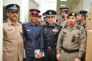 العقيد حامد المبارك متوسطا ضباطا من دول مجلس التعاون﻿