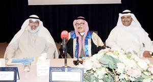 عادل الصرعاوي ودسامي الدريعي ودعبدالرسول عبدالرضا خلال الندوة﻿