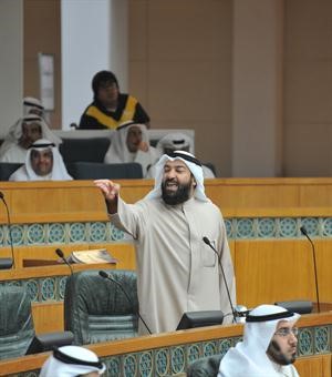 دعلي العمير في سجال مع دفيصل المسلم