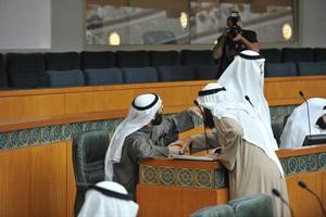 دفيصل المسلم يرد على دالعمير وخالد السلطان يتدخل
