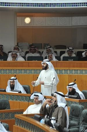 اسامة المناور خلال الجلسة