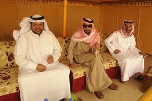 الشيخ صباح الناصر يتابع السباقات﻿