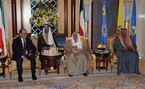 صاحب السمو الامير الشيخ صباح الاحمد مستقبلا نوري المالكي بحضور سمو ولي العهد الشيخ نواف الاحمد