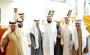 دفاضل صفر ومناور ذياب والصيفي الصيفي ودفيصل المسلم ومسلم البراك وعمار العجمي ودحمد المطر ويبدو بدر الداهوم ومرزوق الغانم