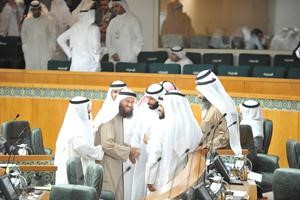 نائب الرئيس خالد السلطان متوسطا النواب دمحمد الهطلاني ونايف المرداس وعبدالله البرغش ودفيصل المسلم