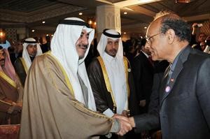 الشيخ احمد الحمود لدى مغادرته تونس وكان في وداعه الوزير لعريض
