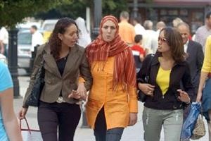 سخرية نسائية من اقتراح حزب إسلامي تونسي يجيز «الجواري»