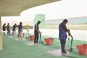 بعض الرماة في اثناء التدريبات استعدادا للمنافسات
