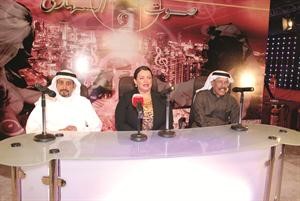 لجنة التحكيم بدر بورسلي ومنى شداد ودعبدالله الرميثان اثناء المؤتمر الصحافي﻿