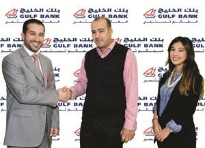 حنين الغانم ونديم الفرخ يهنئان تامر نبيل ابراهيم احد رابحي السحب الاسبوعي للدانة﻿