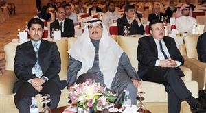 دعمر السيد متقدما الحضور في افتتاح المؤتمر
