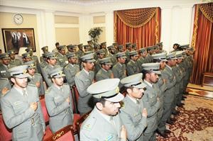 الضباط الجدد يؤدون القسم امام سمو الشيخ سالم العلي﻿
