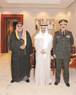 سمو الشيخ جابر المبارك مستقبلا الشيخ احمد الخالد وعبدالرحمن العثمان﻿