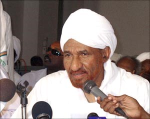 الصادق المهدي: السودان يمر بأسوأ حالاته