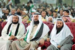 محمد هايف ود فهد الخنة وفلاح الصواغ خلال الندوة﻿