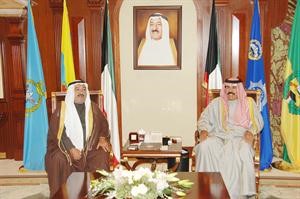 سمو ولي العهد الشيخ نواف الاحمد خلال استقباله الشيخ ناصر صباح الاحمد﻿