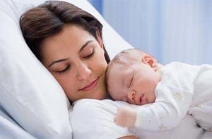 حضن الأم يزيد المناعة عند الأطفال
