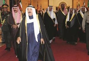 صاحب السمو الامير لدى مغادرته البلاد وفي وداعه سمو نائب الامير وولي العهد الشيخ نواف الاحمد وسمو رئيس الوزراء والشيخ ناصر صباح الاحمد والشيخ صباح الخالد﻿