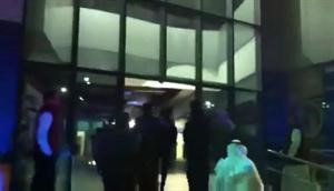 قوات الامن ورجال المباحث امام مدخل قناة سكوب﻿