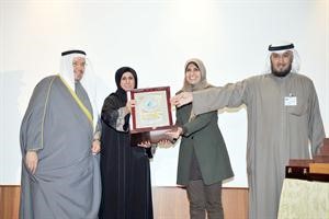 دعادل الفلاح واحمد البسام يكرمان الشيخة اوراد الجابر سعود سالم
