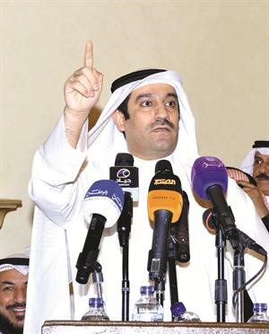 احمد الشحومي متحدثا في ديوانه امس الاول هاني الشمري