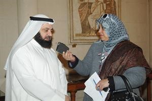  دوليد الطبطبائي متحدثا للزميلة هناء السيدناصر عبدالسيد
