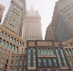 برج الساعة كما يبدو من الاسفل