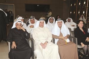 ضرار الغانم يتقدم الحضور خلال الجمعية ﻿