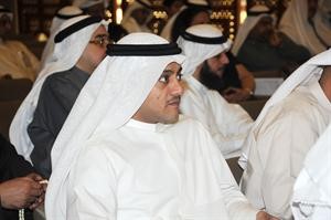 طلال الخرافي خلال متابعة احداث الجمعية﻿