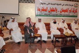  بدر الداهوم ومناور ذياب واحمد بن مطيع ومحمد الهاجري ودناصر المصري وزيد العازمي خلال الندوة اسامة ابوعطية
