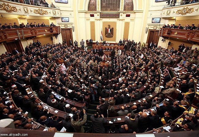 مصر: «القضاء الإداري» توقف قرار تخصيص 50% من أعضاء لجنة صياغة الدستور من «الشعب» و«الشورى»
