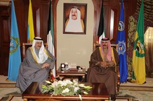 سمو نائب الامير وولي العهد الشيخ نواف الاحمد مستقبلا الشيخ احمد الحمود
