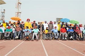 محمد الكندري وعبدالله الفارس والشيخة شيخة العبدالله ورحاب بورسلي مع المشاركين في الماراثون قبل بدايته قاسم باشا
