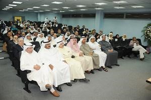 الوكلاء المساعدون يتقدمون رؤساء الاقسام خلال الاجتماع