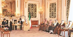 صاحب السمو الامير مستقبلا اعضاء جمعية الصداقة اليابانيةالكويتية بالحزب الليبرالي الديموقراطي﻿