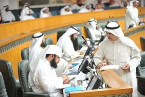 احمد لاري متحدثا مع دجمعان الحربش
