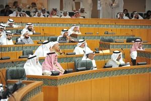 سمو رئيس الحكومة الشيخ جابر المبارك وشعيب المويزري والشيخ احمد الخالد
