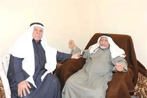 الحاج فلاح الوسمي متحدثا الى الزميل منصور الهاجري