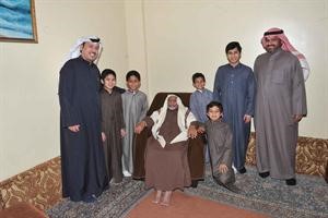 العم فلاح مع الابناء والاحفاد متين غوزال