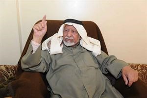 فلاح الوسمي: في طفولتي ركبت سفن الغوص «تباب» ووجدت «بطن» بداخل محارة منسية وبعتها باثنتي عشرة روبية.. وأكلت الجراد مطبوخاً ومشوياً